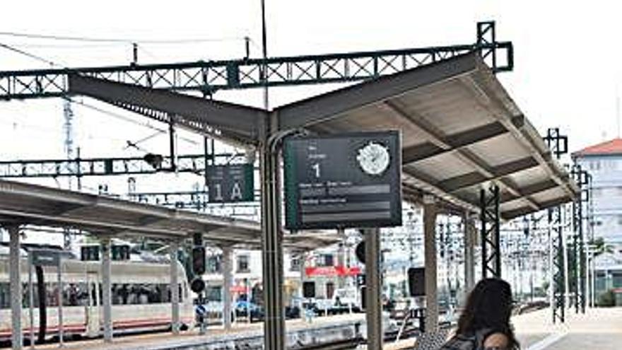 Estación de tren de Santiago, ayer casi vacía.