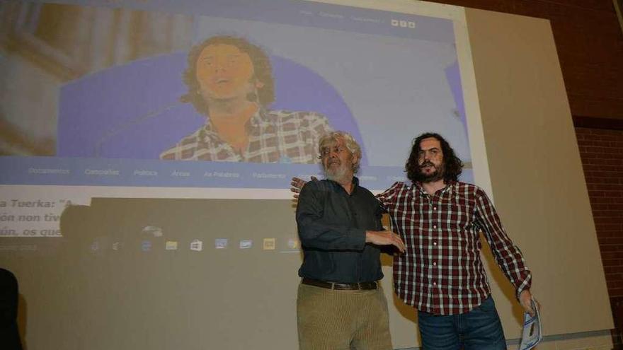 Beiras y Antón Sánchez, ayer, en la asamblea de Anova celebrada en Pontevedra.