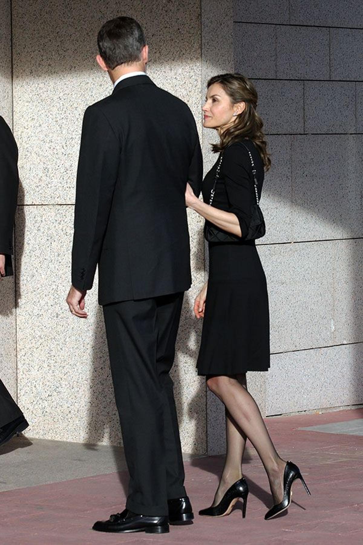 Letizia Ortiz y Felipe VI en la capilla ardiente de Alicia de Borbón-Parma