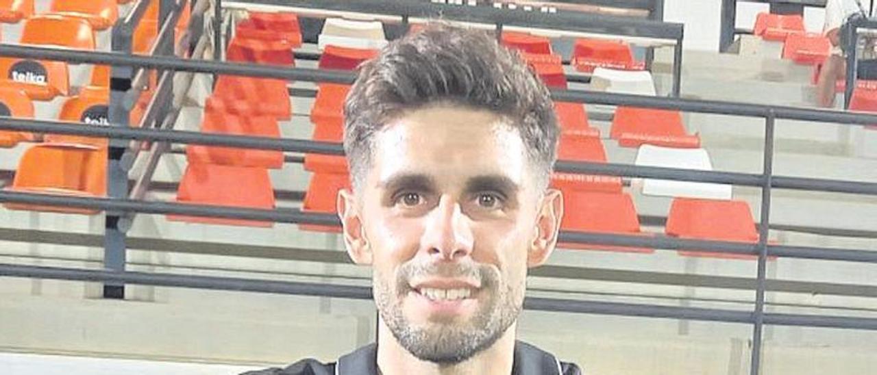 Óscar Gil, central navarro que llegá al Castellón procedente del Amorebieta.