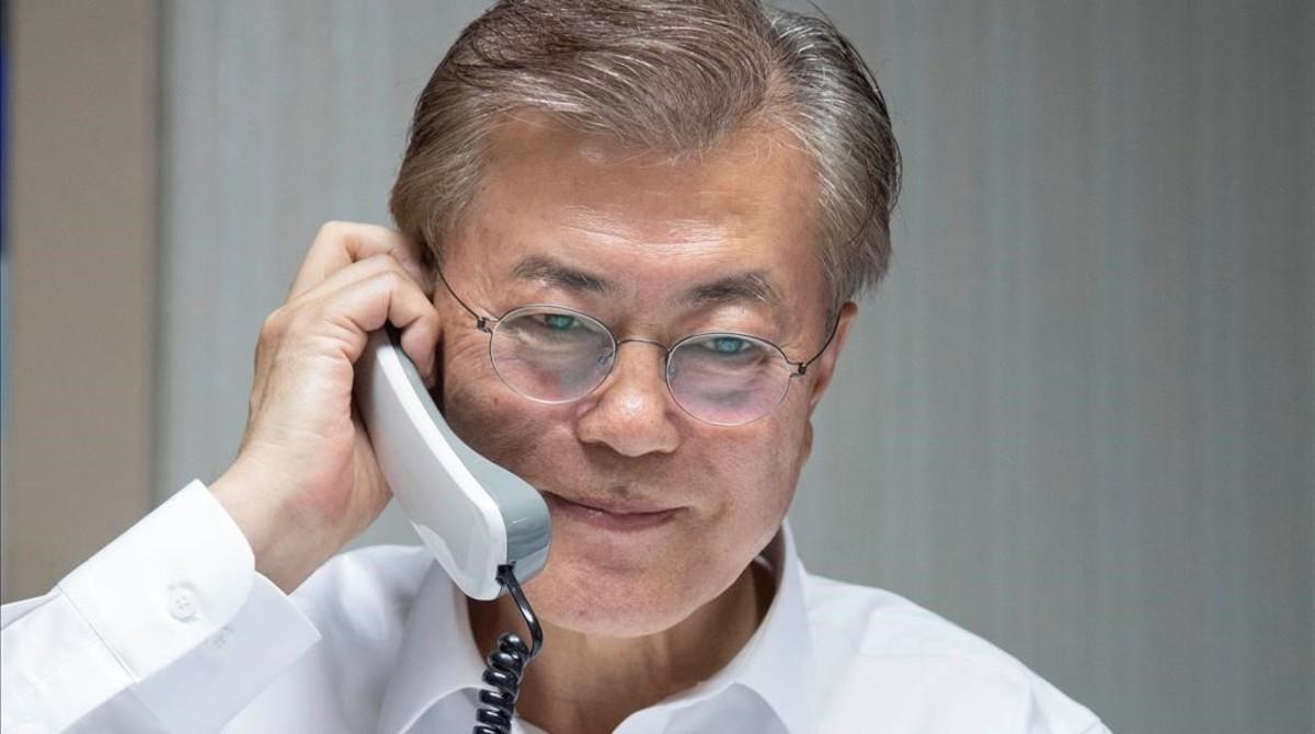 zentauroepp38370936 south korean president moon jae in speaks with u s  presiden170510181605