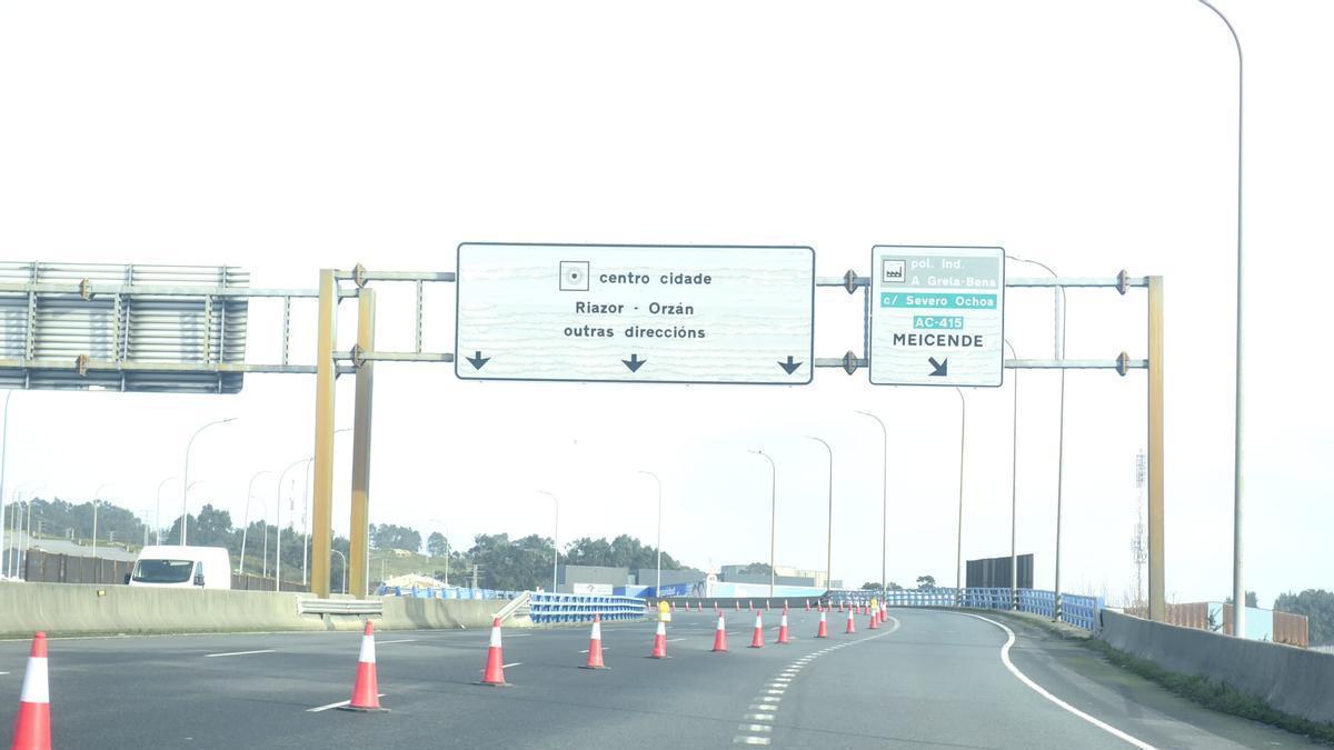 Un tramo de la tercera ronda de A Coruña, cortado tras los destrozos por el viento durante la borrasca 'Nils'