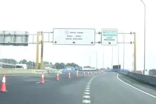Un tramo de la tercera ronda de A Coruña, cortado tras los destrozos por el viento durante la borrasca 'Nils'