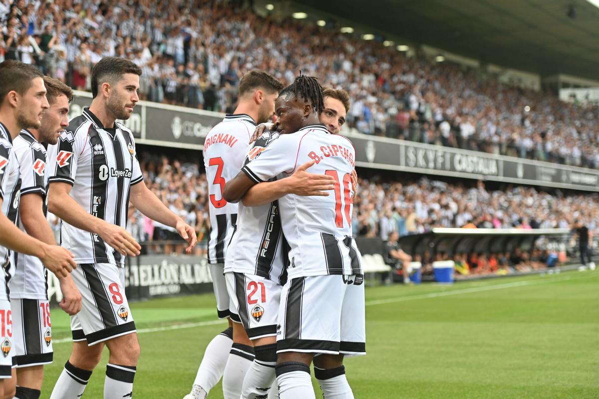 La afición albinegra, protagonista dentro y fuera del SkyFi Castalia