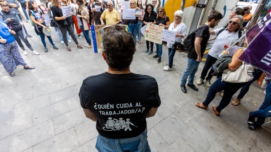 Protesta en Alicante contra el recorte de terapias en los centros de atención temprana