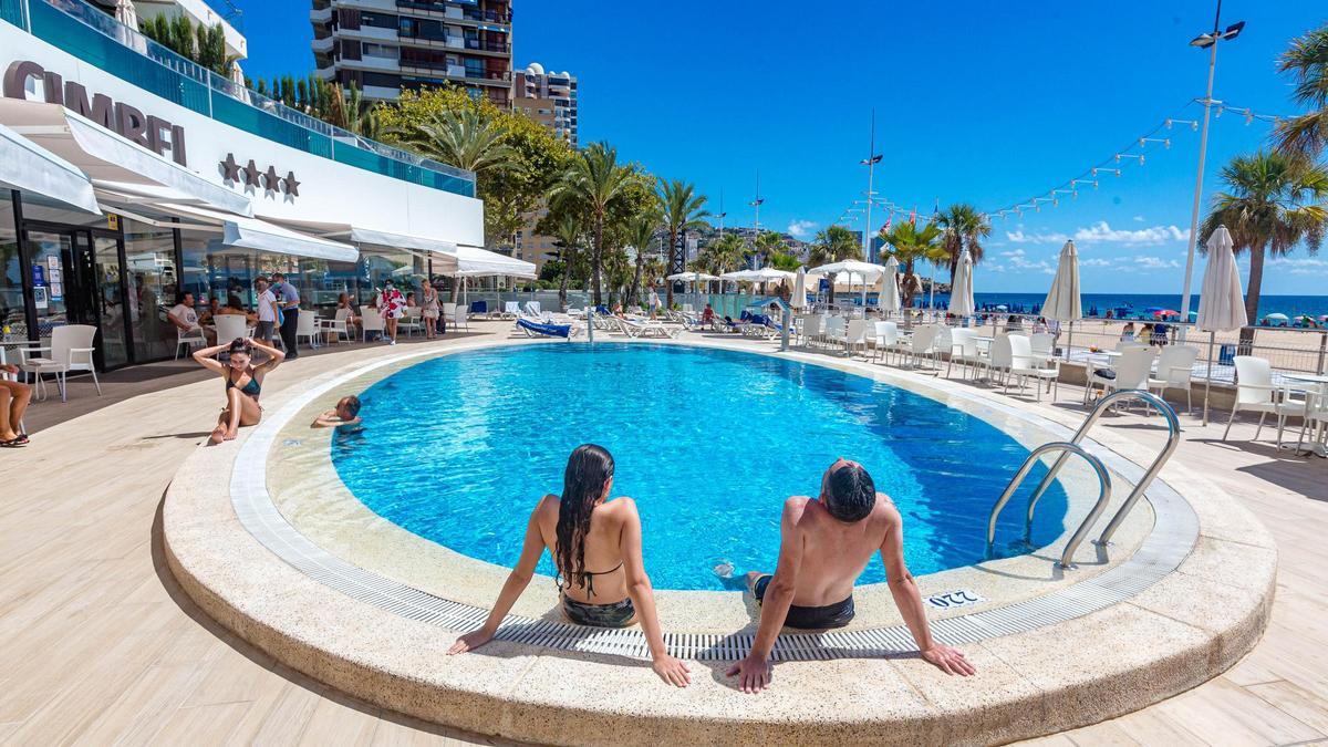 Turistas en un hotel de Benidorm.