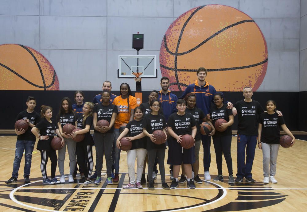 Sastre, Pleiss y Tirera visitan al One Team