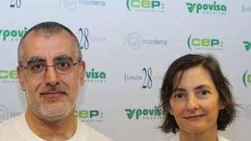 La doctora López y el jefe de Oftalmología, R. Vázquez.