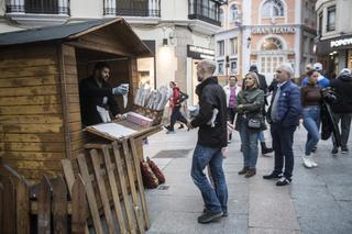El alza de precios también afecta a los vendedores de castañas de Cáceres