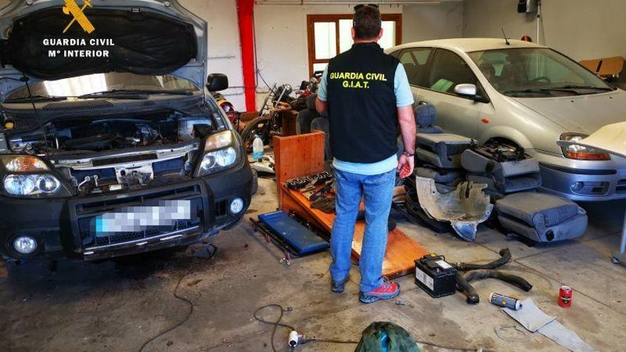 La Guardia Civil desmantela un taller ilegal de vehículos en la Jacetania