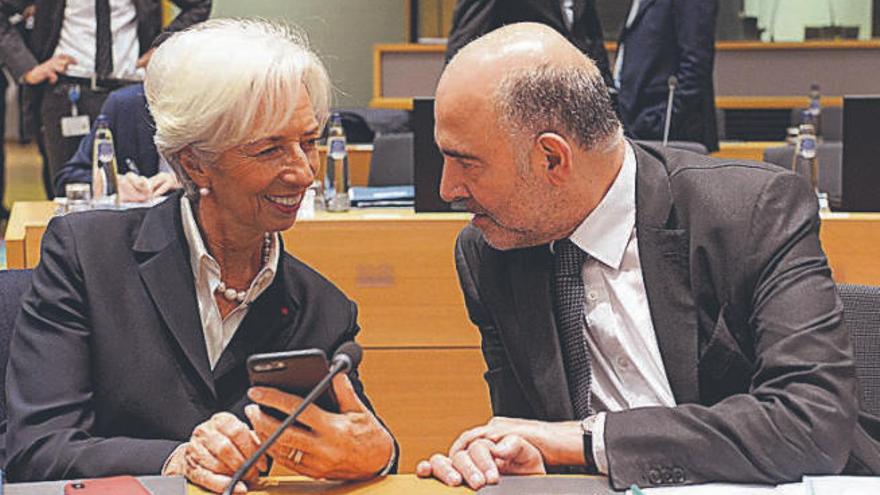 Christine Lagarde y el comisario europeo de Asuntos Económicos, Pierre Moscovici.