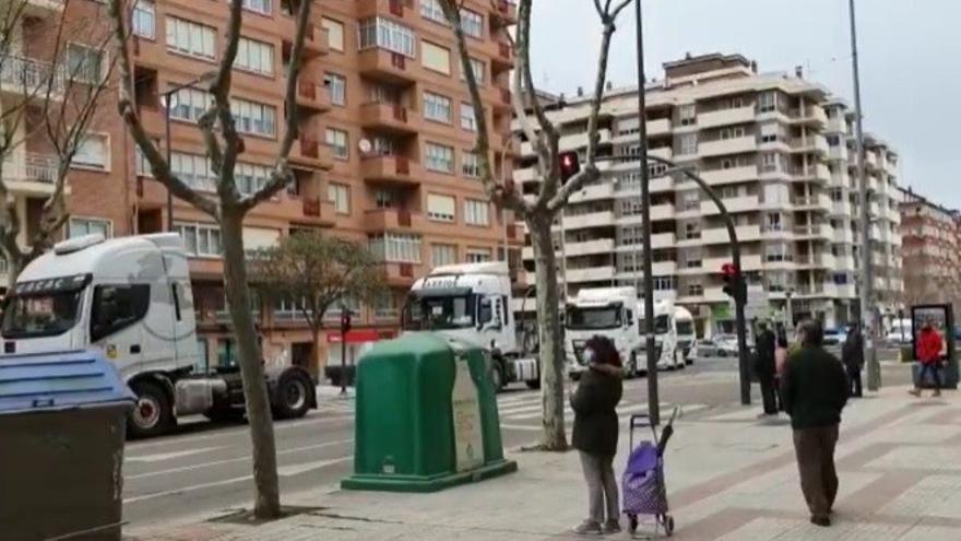 VÍDEO | Los transportistas se movilizan así en Zamora por la subida del combustible