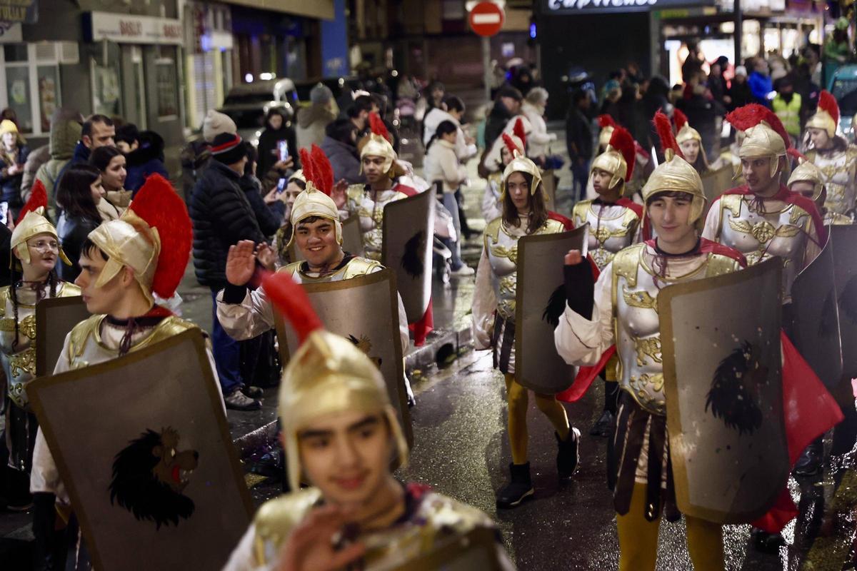 La cabalgata de Reyes en la zona oeste de Gijón, en imágenes