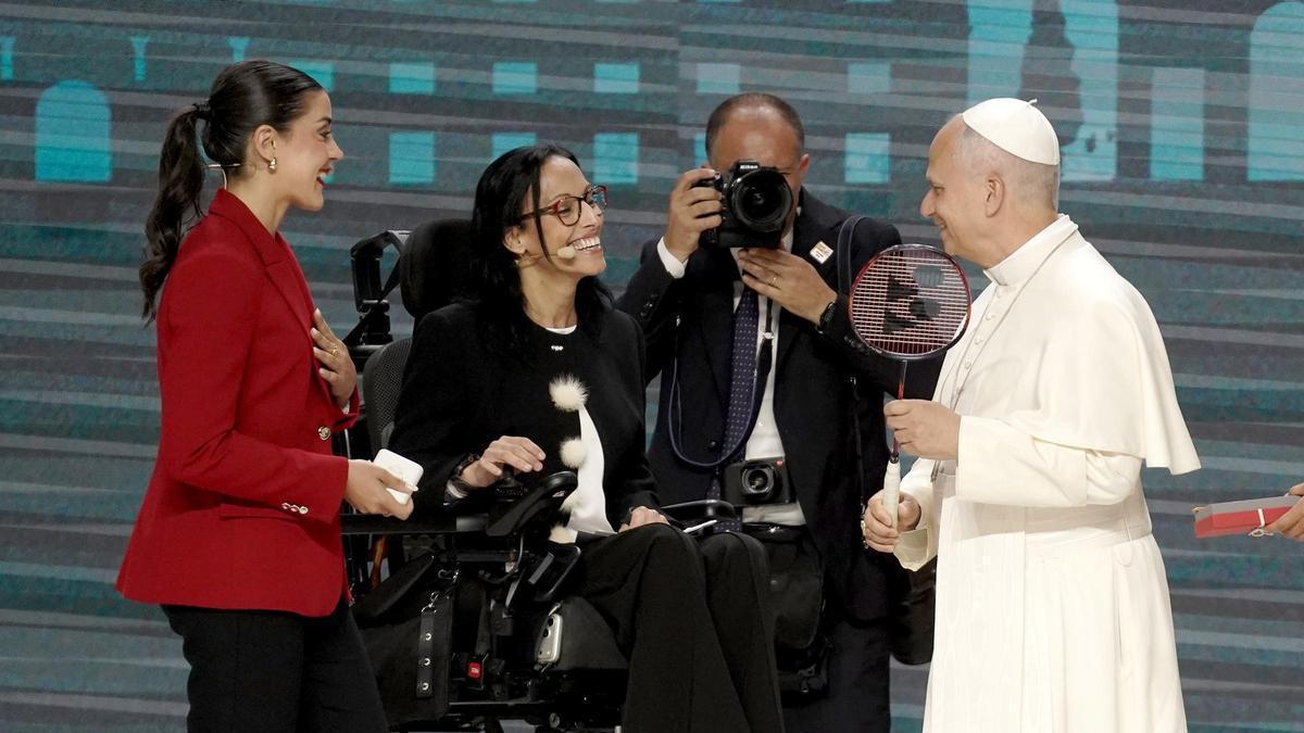 Teresa Perales y Carolina Marín, con el papa León XIV.