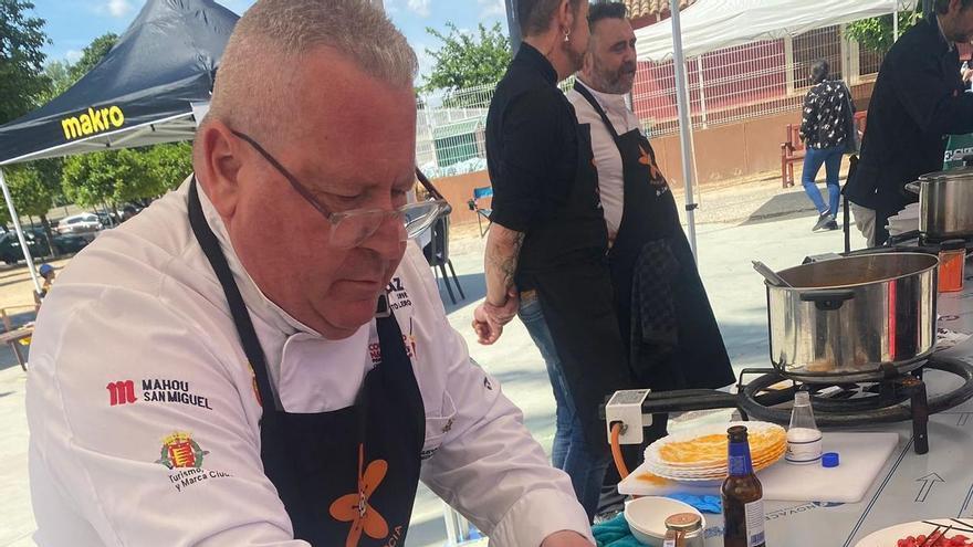 El cocinero Juan, del restaurante calasparreño La Tasca de Noah, ganador del concurso gastronómico Sabe a Murcia con un arroz y habichuela de autor