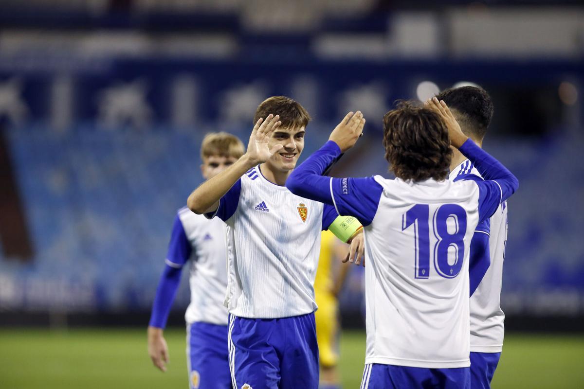 Francho celebra con Diego Marín uno de los goles contra el APOEL