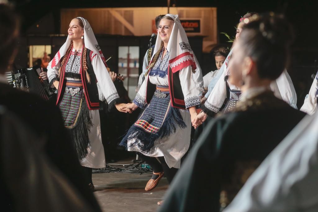 El Acueducto de los Milagros de Mérida vibra con los bailes del mundo