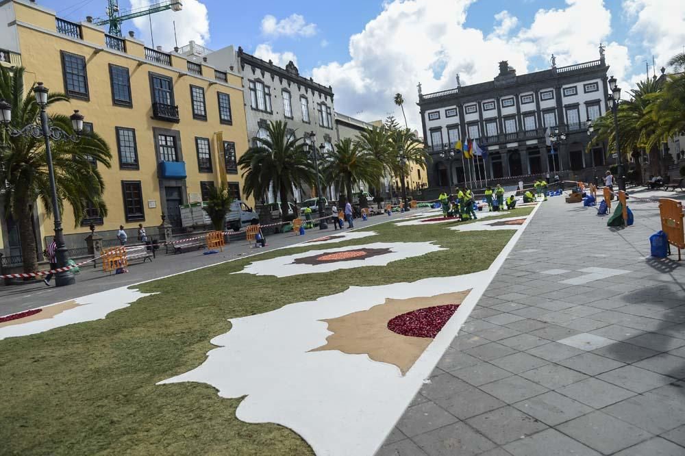 Preparación de las alfombras para el Corpus Christ