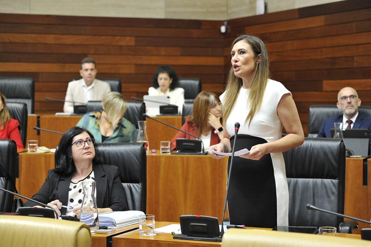 La portavoz de Educación del PSOE en la Asamblea de Extremadura, Lara Garlito.