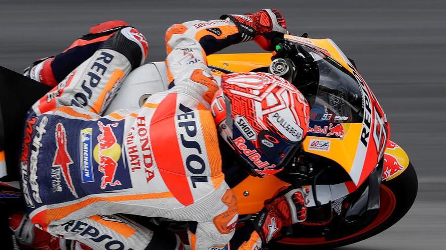 Márquez s&#039;exhibeix a Brno i aconsegueix la «pole» sota la pluja amb pneumàtics de sec