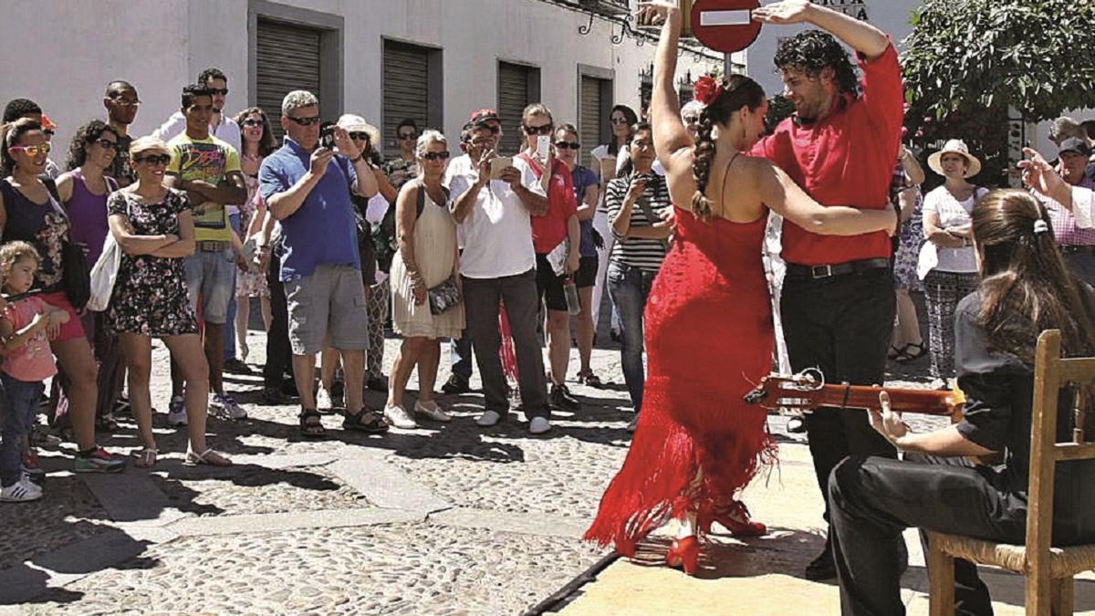Flamenco en la plaza del Alcazar Viejo, en una edición anterior del Festival de los Patios.