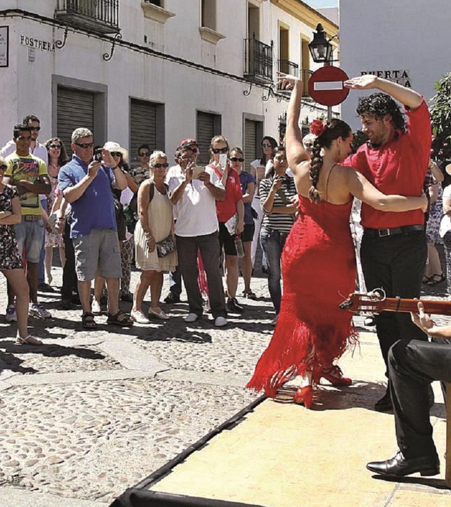 Esta es la programación cultural del Festival de los Patios de Córdoba: una  banda sonora de flamenco, copla, fusión y  serenatas