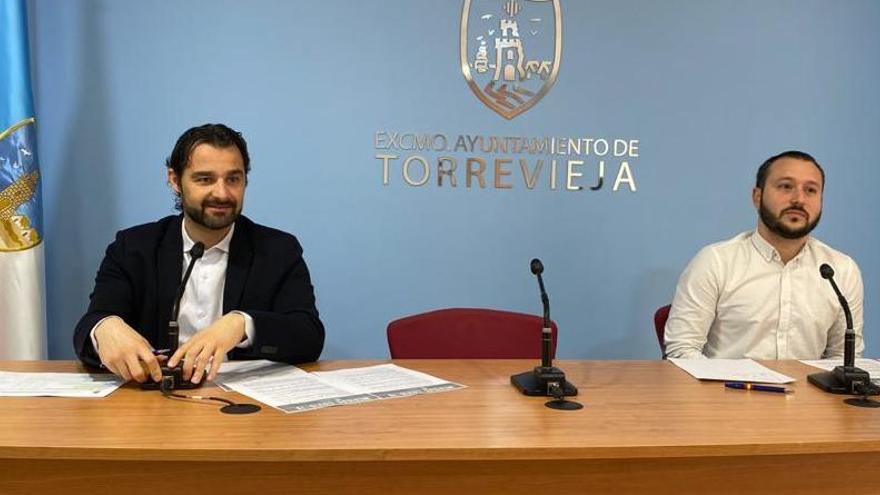 Eduardo Dolón, alcalde de Torrevieja, y el concejal de Hacienda, Domingo Paredes