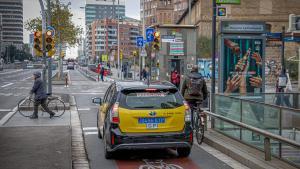 El recién inaugurado carril bici en la Gran Via ya ha despertado quejas por parte de la comunidad ciclista