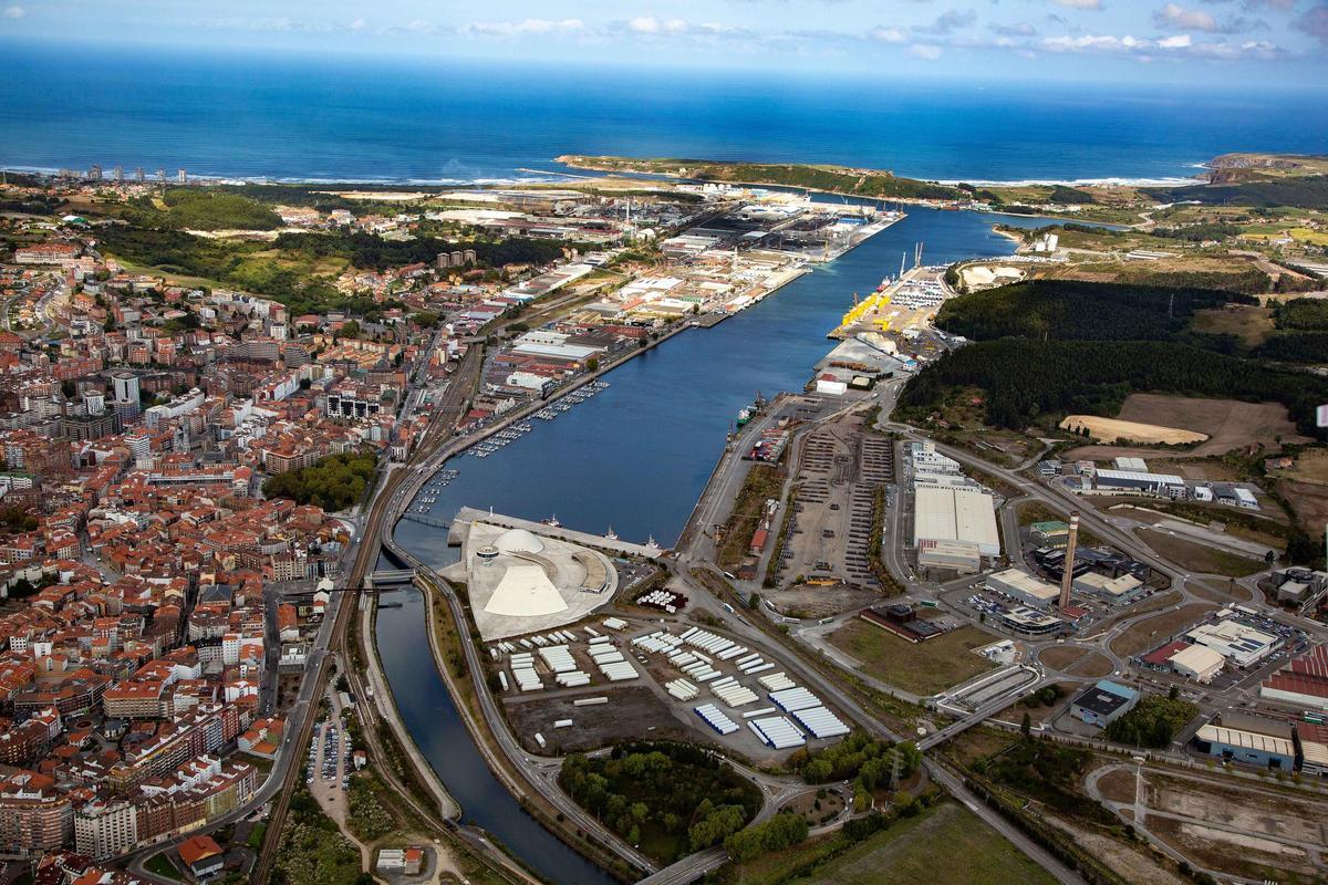 Una vista aérea de la ría de Avilés