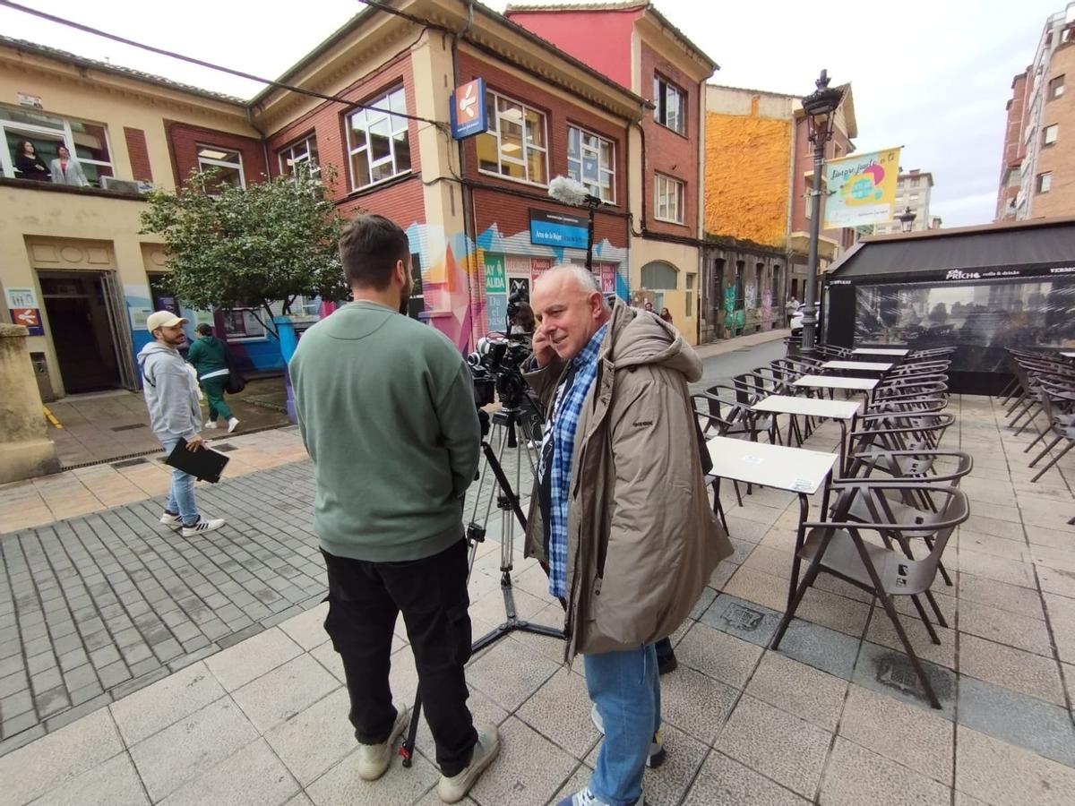 Marino Franco, en primer término, en el rodaje.