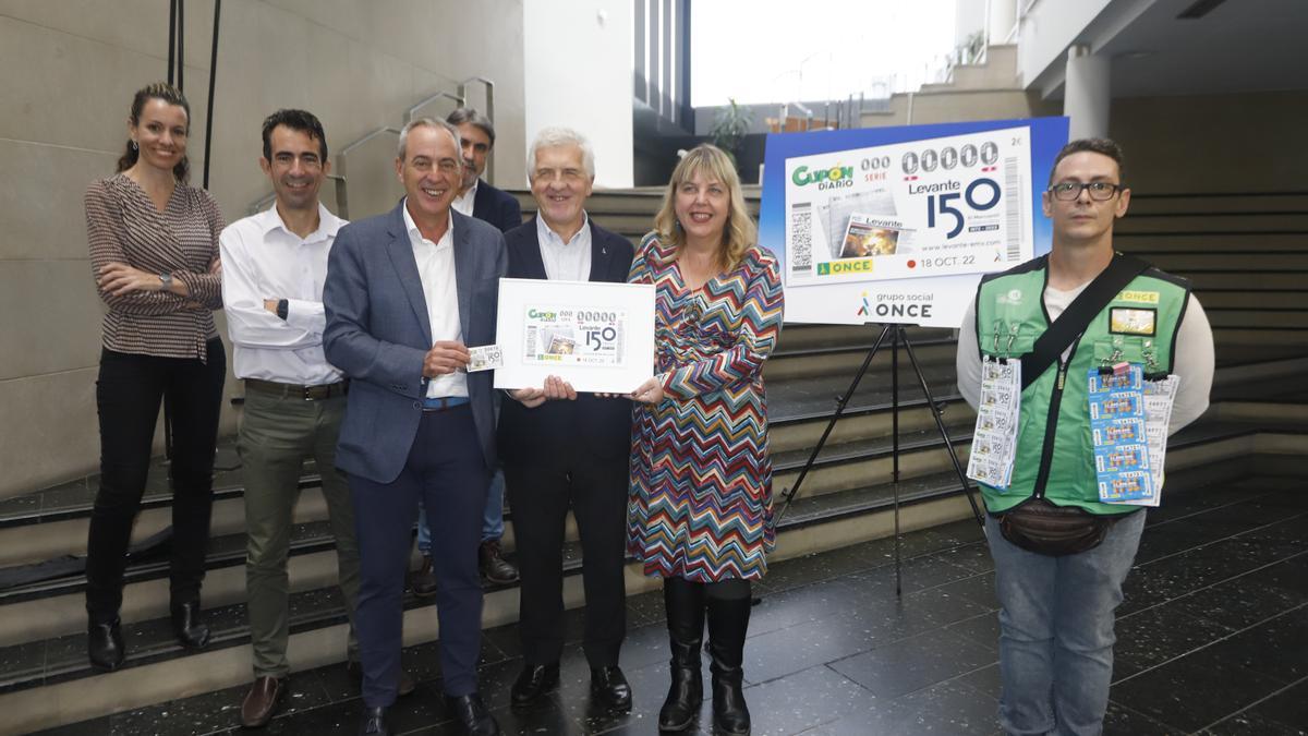 Presentación del cupón diario de la ONCE conmemorativo del 150 aniversario de Levante-EMV.