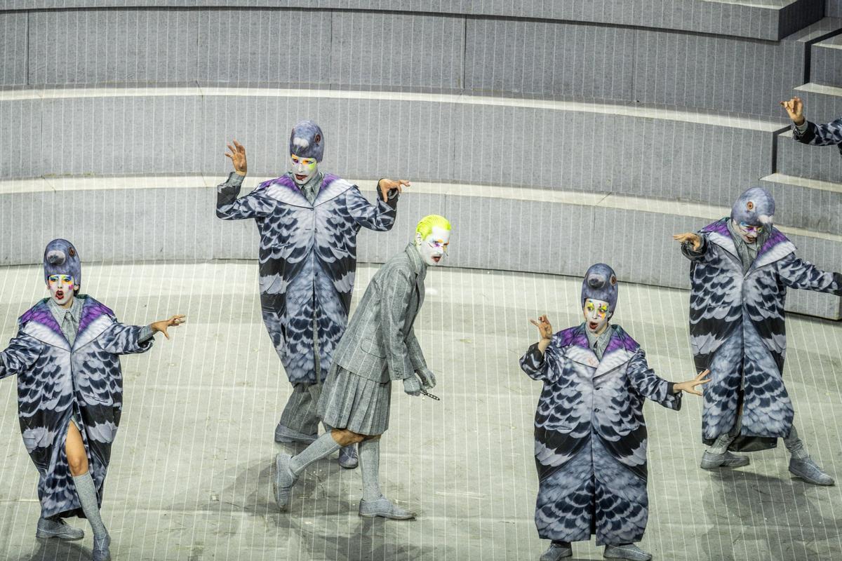 'L'Òpera de tres rals' de Brecht en el Teatre Grec, producción inaugural que celebra los 50 años del festival y del Teatre Lliure.