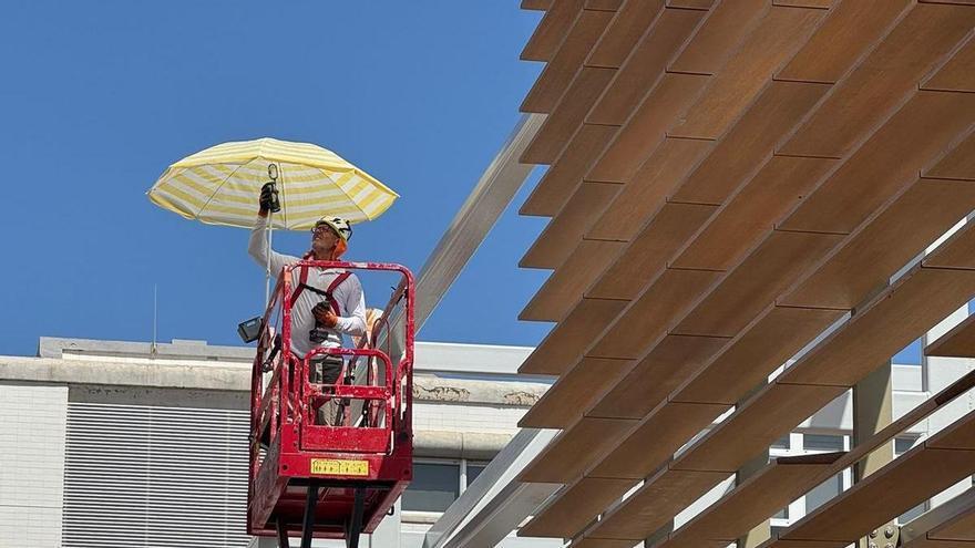 El Centro Insular de Deportes culmina las tres fachadas principales y el vaso de la piscina