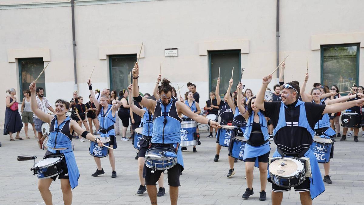Vídeo | Salt celebra la novena edició de la Saltucada amb més de 100 percussionistes