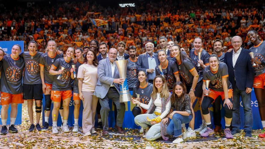 Celebración del título de Liga del Valencia Basket