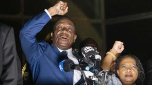 El exvicepresidente Mnangagwa asume el liderazgo del país tras cuatro décadas de Mugabe.