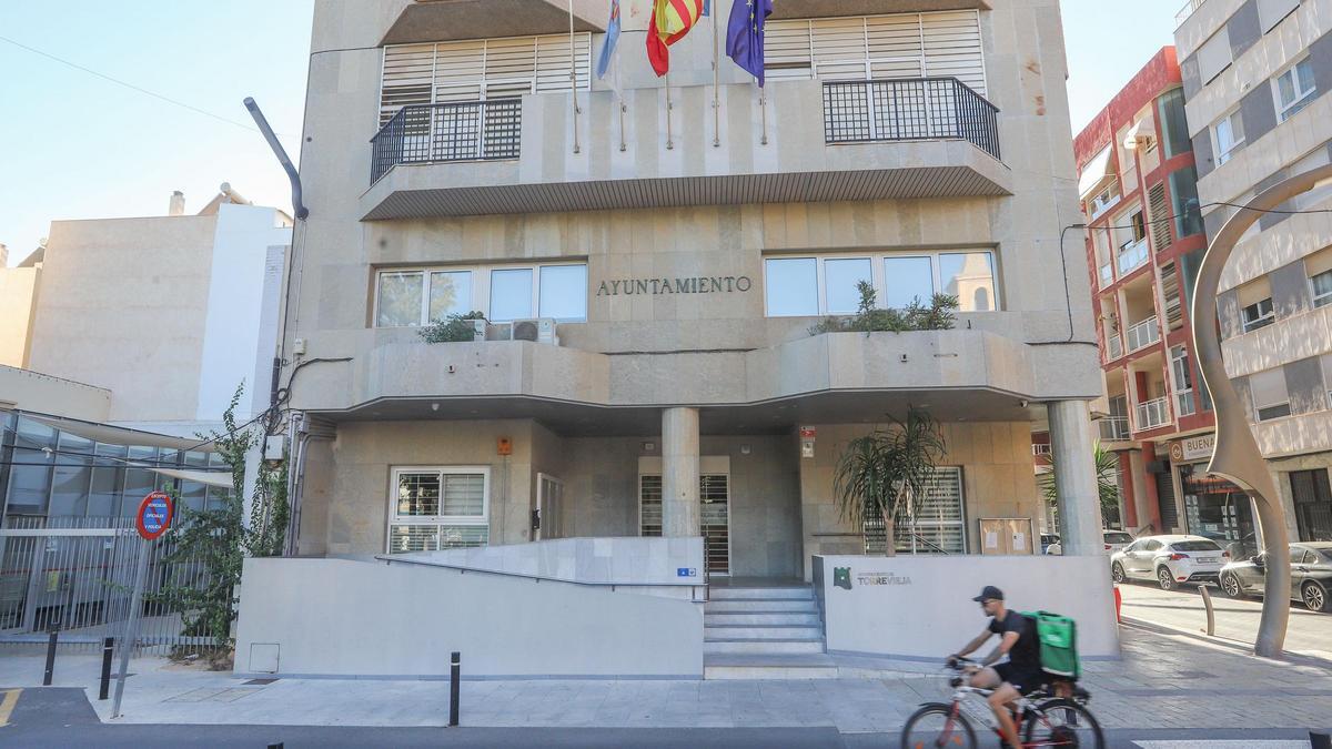 Fachada del Ayuntamiento de Torrevieja