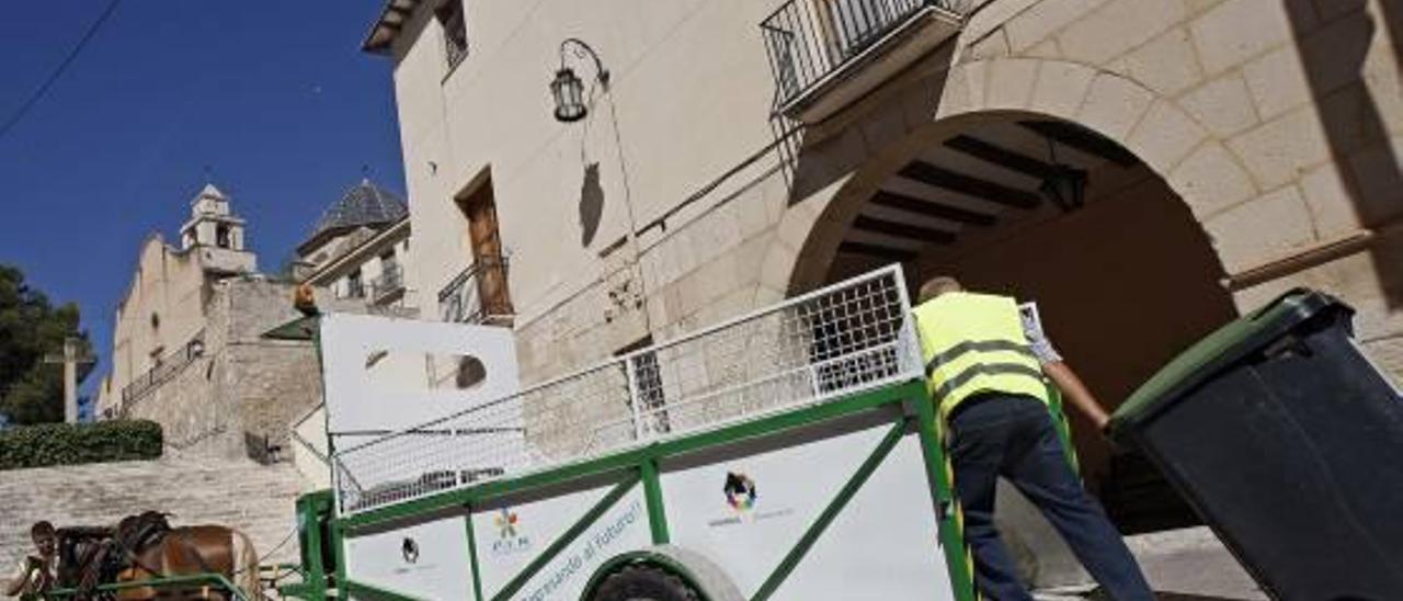 El hipomóvil ha sido diseñado por los técnicos municipales y fabricado en Monforte