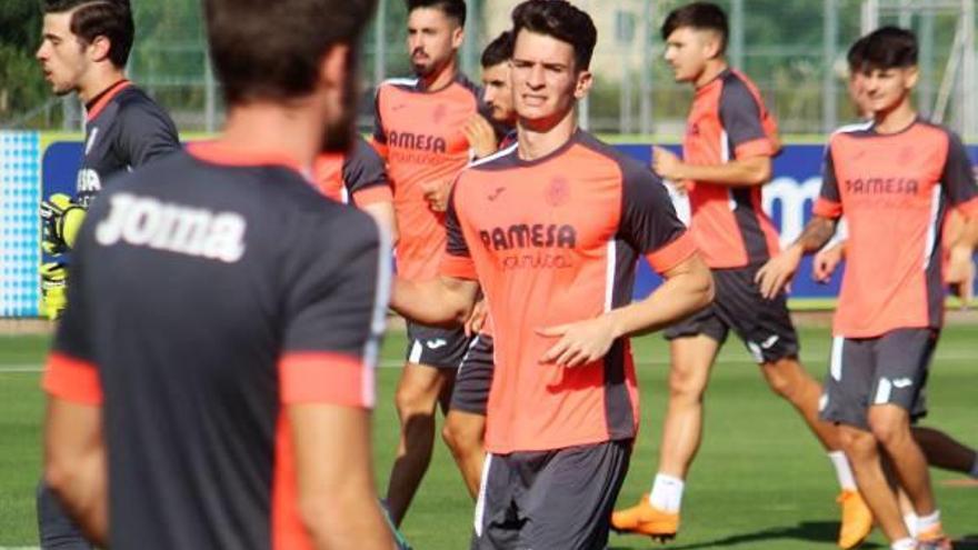 Chuca, durante un entrenamiento con el Villarreal B.