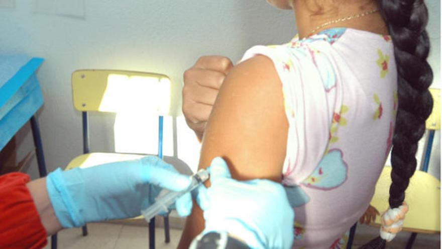 El debate sobre la vacunación en menores está abierto.