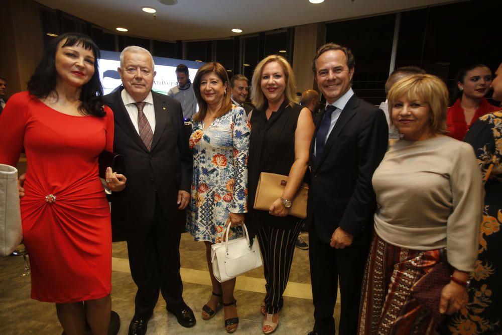 El exconcejal del PP en el Ayuntamiento, Pedro Romero, segundo por la izquierda. Segundo por la derecha, el diputado y concejal popular en Alicante, Carlos Castillo