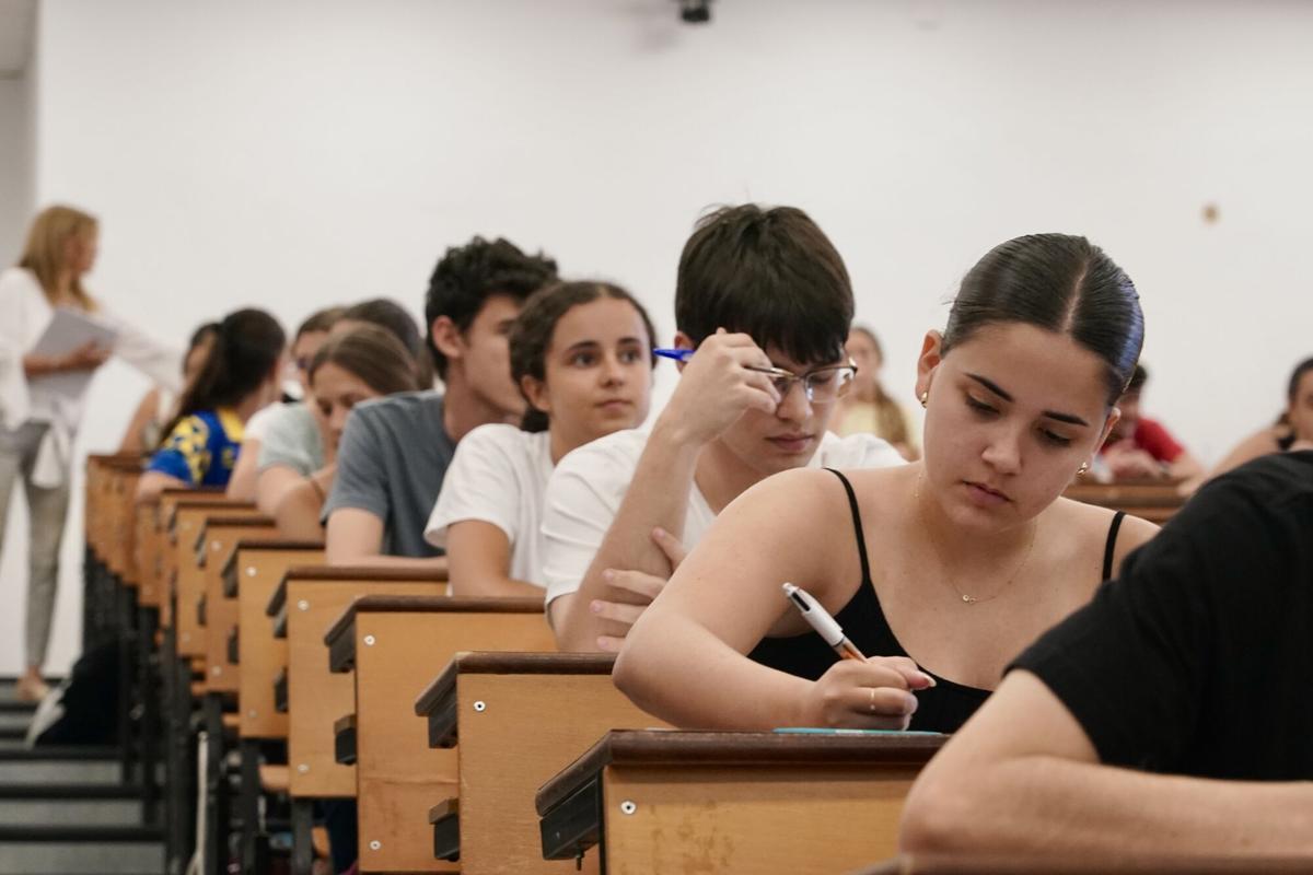 Estudiantes malagueños se enfrentan a la Prueba de Acceso a la Universidad (Selectividad 2025)