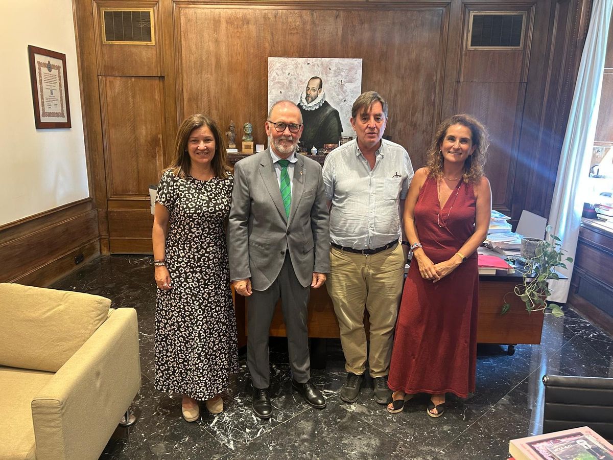 La delegación campellera, con el presidente del Instituto Cervantes en Madrid