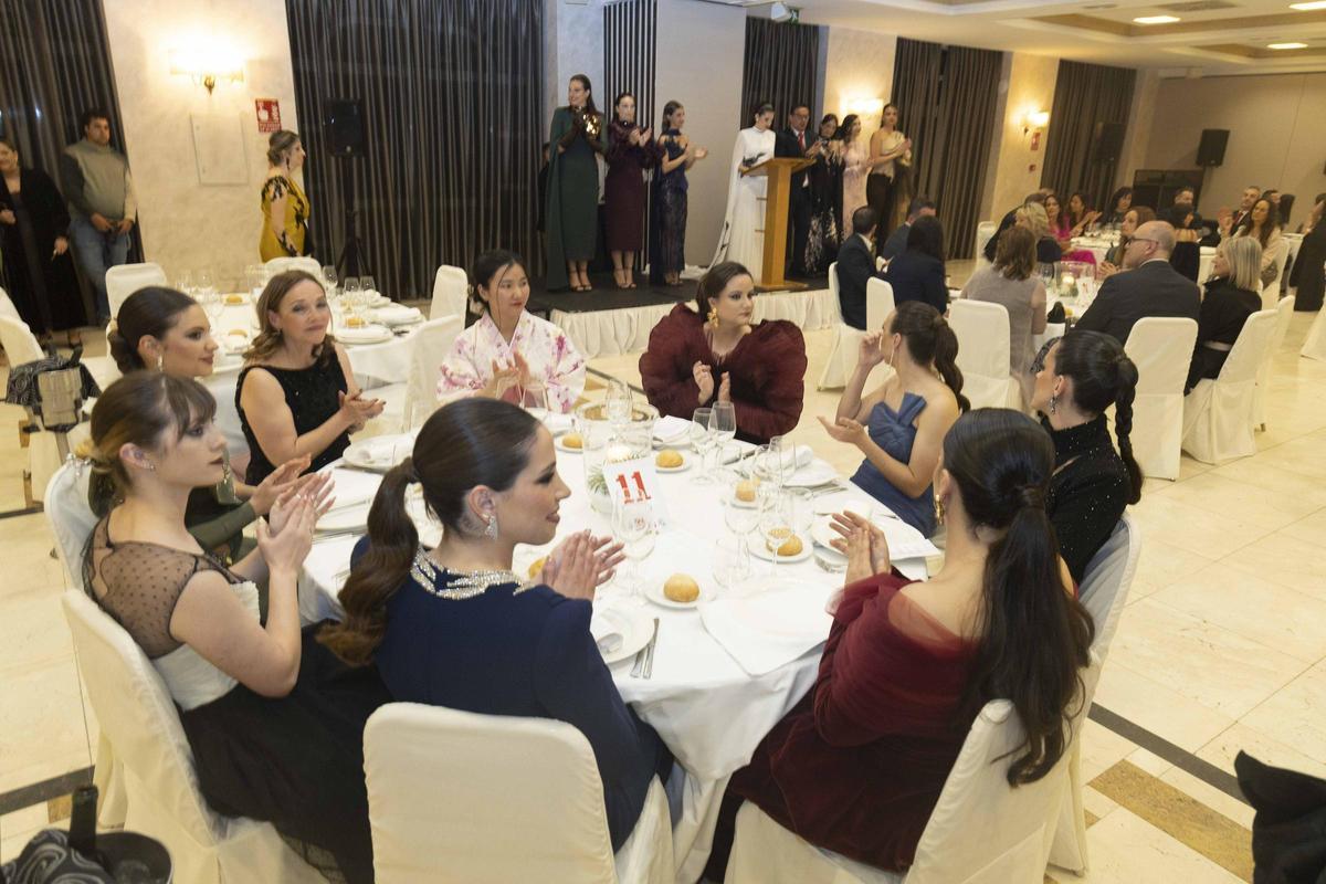 Cena de gala en las convivencias de las candidatas a Bellea del Foc Cena de gala en las convivencias de las candidatas a Bellea del Foc