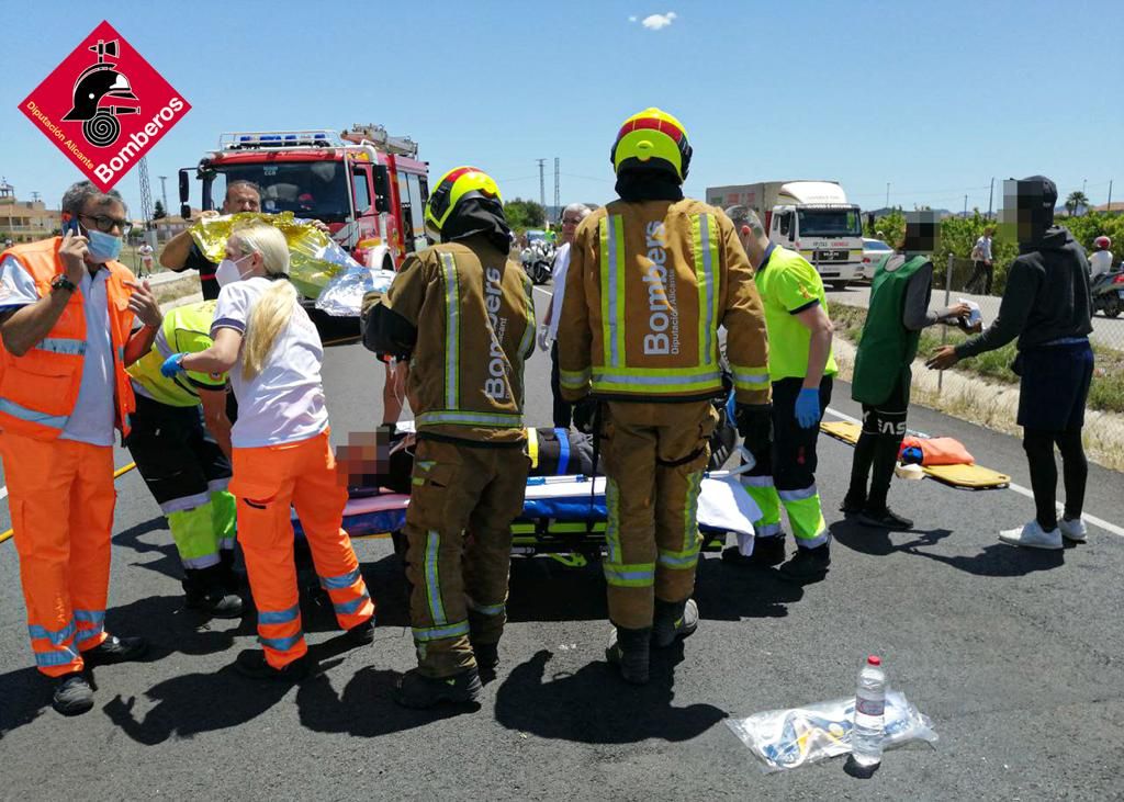 Nueve heridos en un aparatoso accidente entre tres vehículos en Orihuela