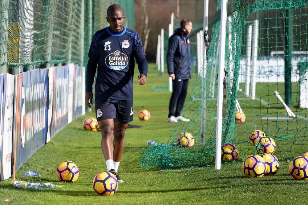 Primer entrenamiento del Deportivo con los 23 definitivos a disposición de Gaizka