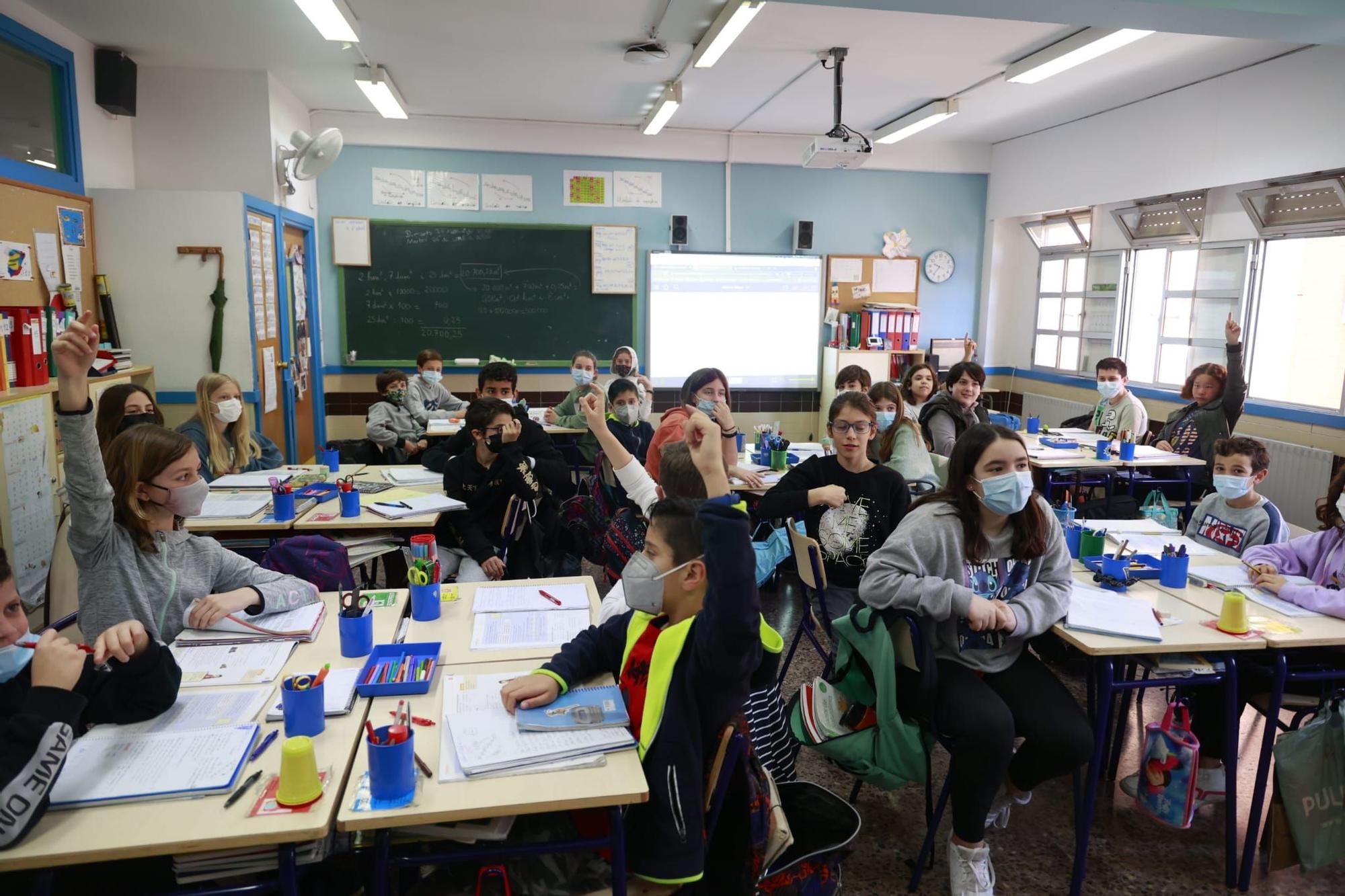 Primer día sin mascarilla en los colegios valencianos. En la imagen, un aula del CEIP Federico García Lorca, en València.
