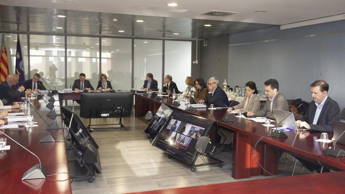 La rectora ha presidido este martes la reunión del Consell Social, que ha validado las líneas presupuestarias para el 2023.