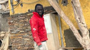 Abdou Ngome, mientras trabajaba en una obra de reformas de particulares en Málaga, este año.