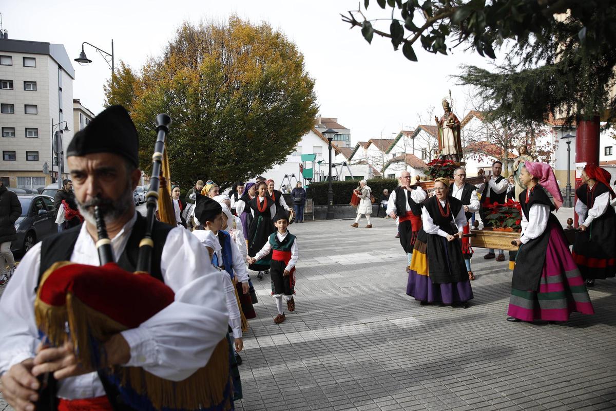 El Coto se echa a la calle para celebrar San Nicolás (en imágenes)